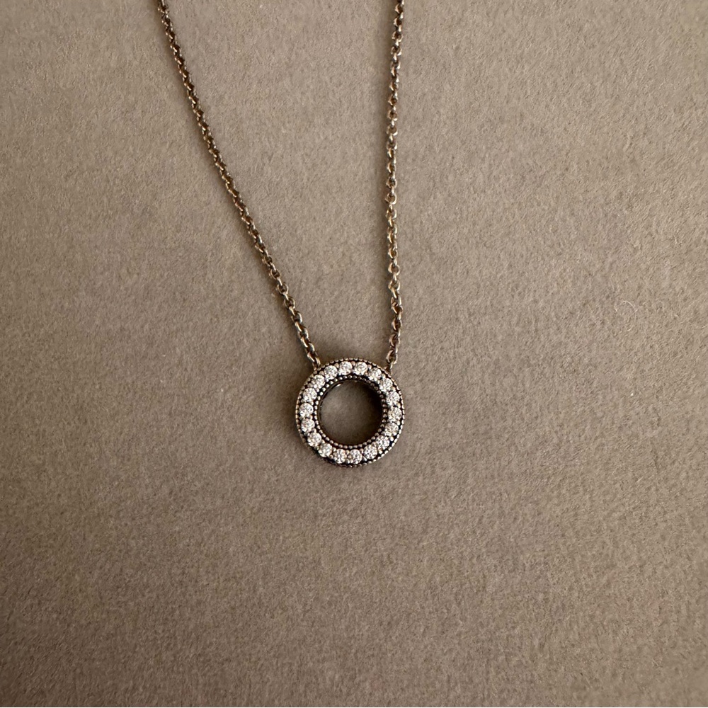 Pandora Signature Reversible Pavé & Logo Circle Necklace - Picture 6 of 9